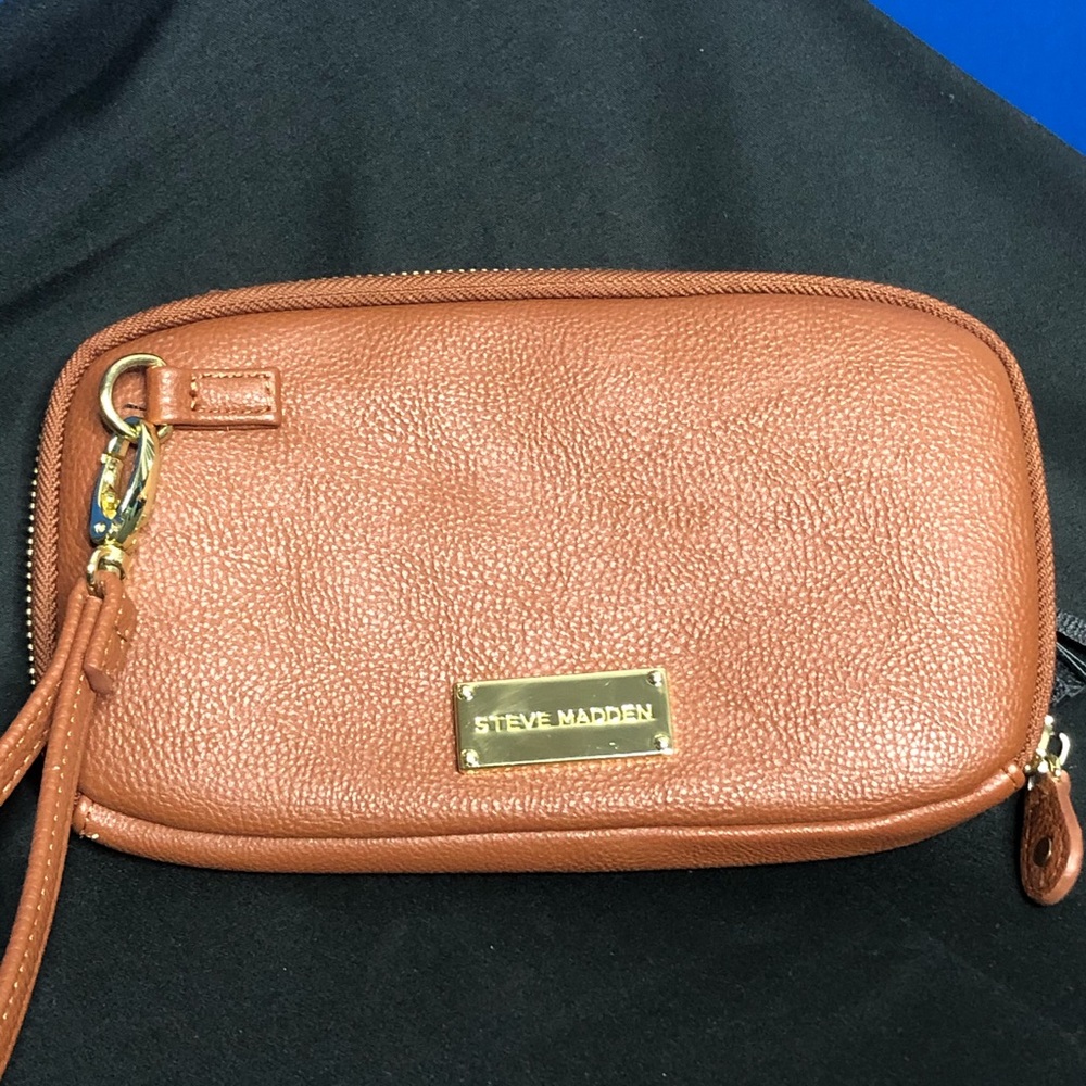 Steve Madden Leather Wristlet wallet